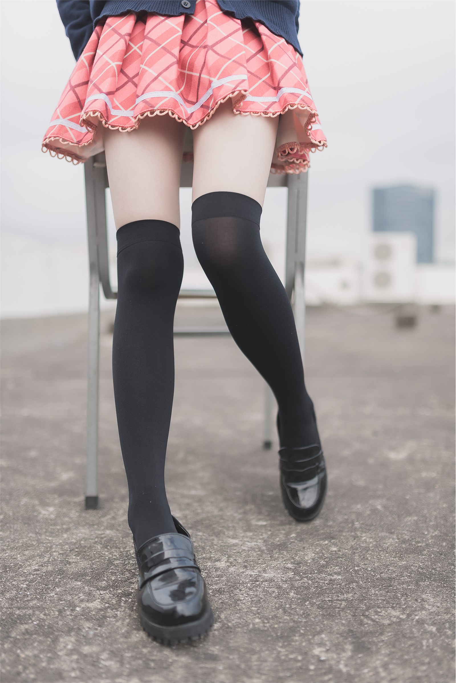 Rabbit playing over knee socks(26)